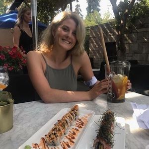 Meet your Posher, Alyx